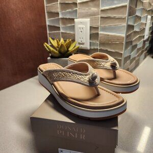 Donald Pliner Women's Platino Raffia Platform Thong
